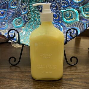 Sand and Fog Vanilla Cake Body Lotion - Yellow